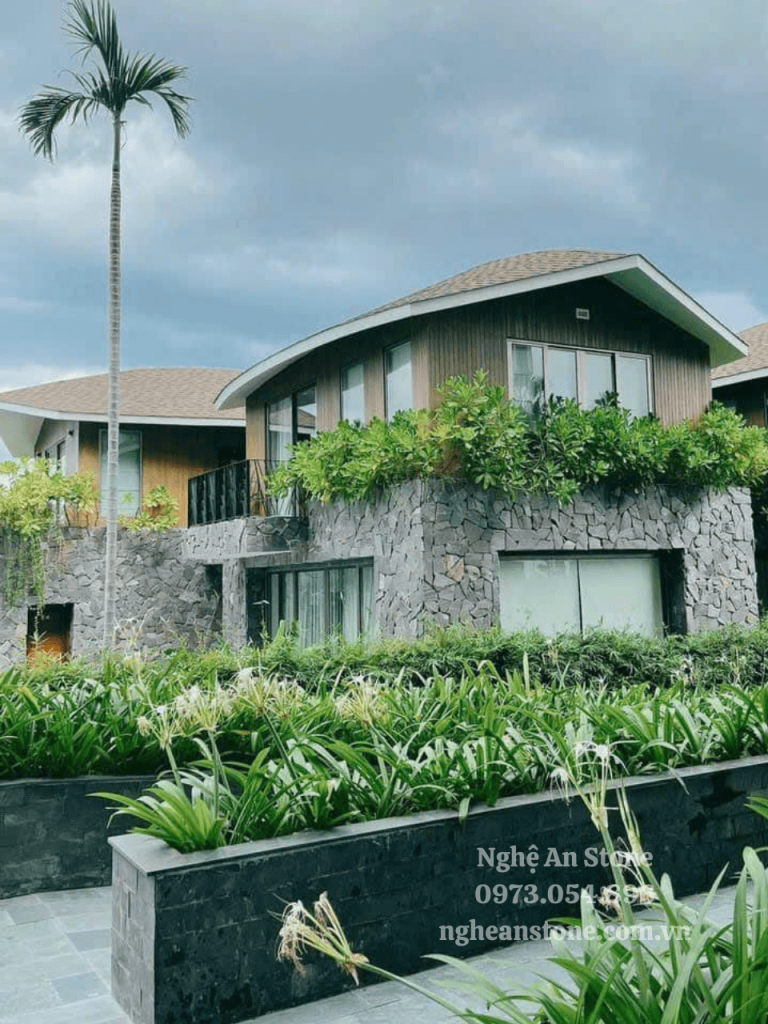 Thiet ke san vuon biet thu sang troThiết kế sân vườn biệt thự với đá slate lát sân và ốp tường- Nghệ An Stone