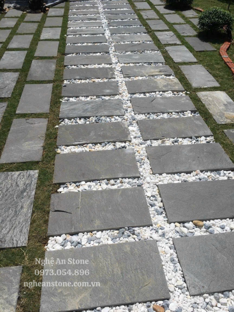 Cận cảnh bề mặt đá slate chẻ tay Nghệ An