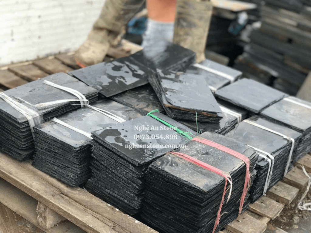 Đá chẻ đen lợp mái